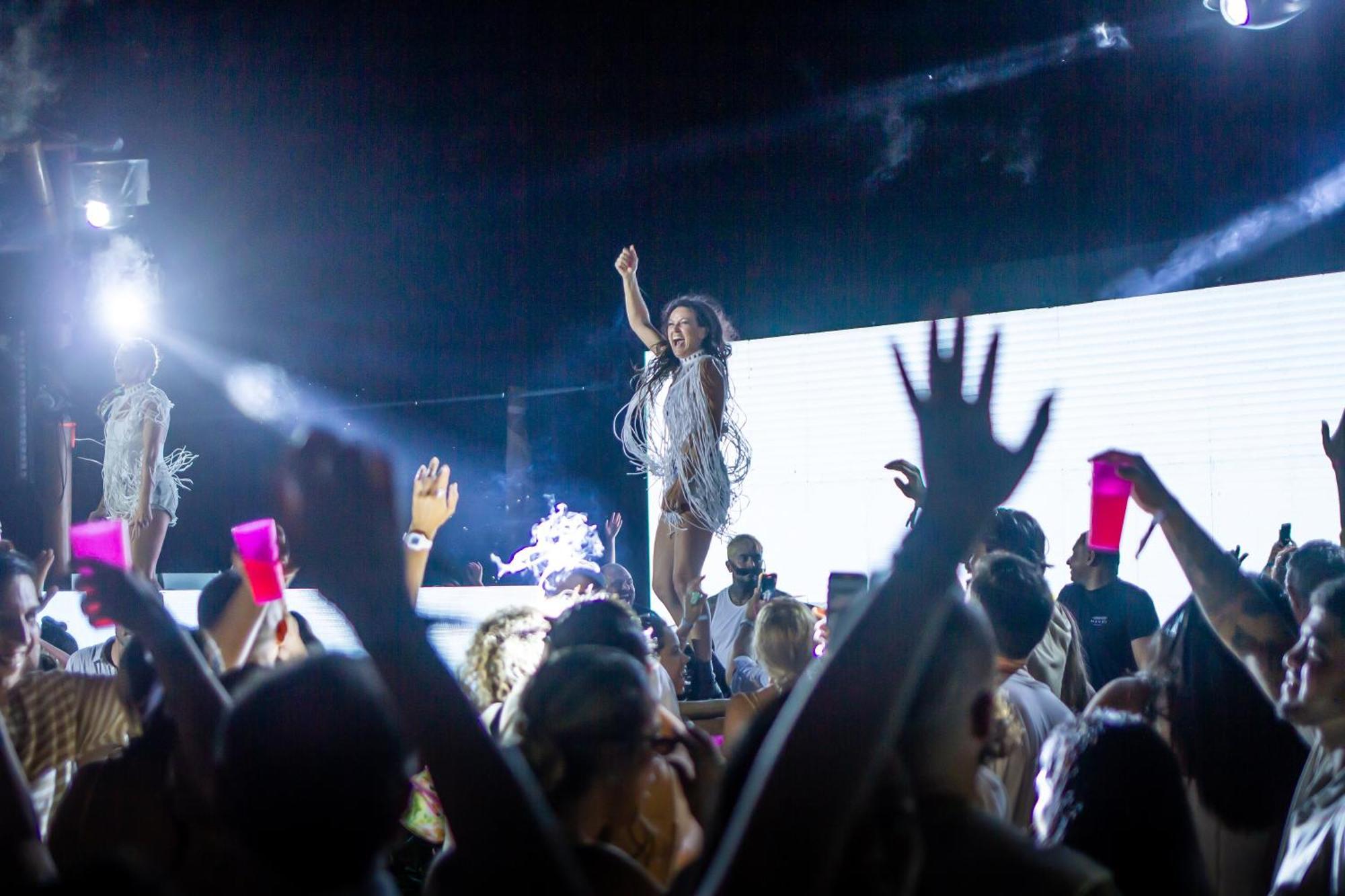 Cafe Jeri Hotel Jijoca de Jericoacoara Eksteriør bilde Rihanna performing "Work" at the 2016 Coachella Valley Music and Arts Festival