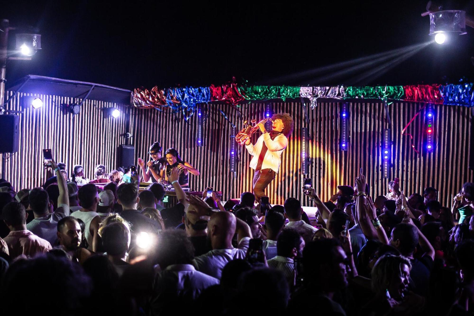 Cafe Jeri Hotel Jijoca de Jericoacoara Eksteriør bilde The band performing in 2019